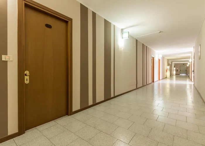 Maris 酒店 萨拉巴根泽